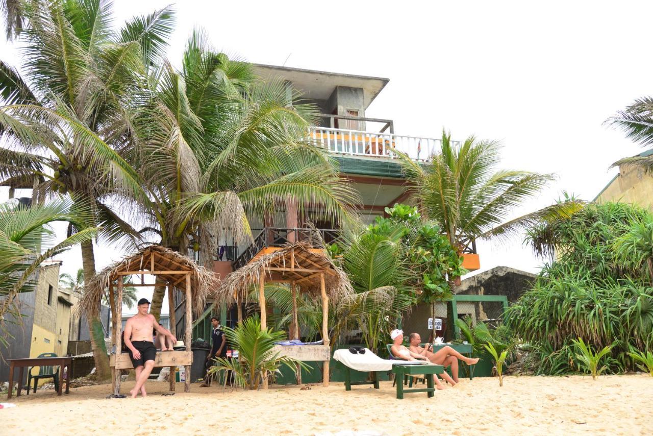 Athula Hikka Beach Guesthouse Hikkaduwa Bagian luar foto